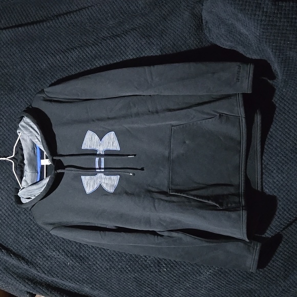 Under Armour sweater - Picture 1 of 3